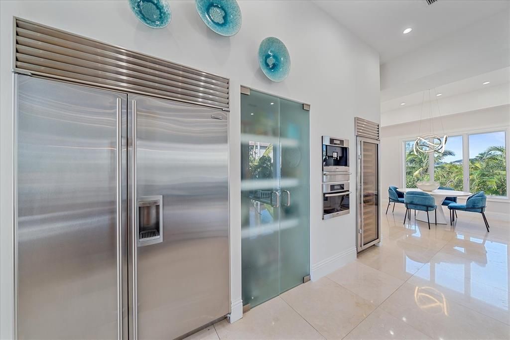 For Sale: $5,499,000 (6 beds, 5 baths, 7099 Square Feet)