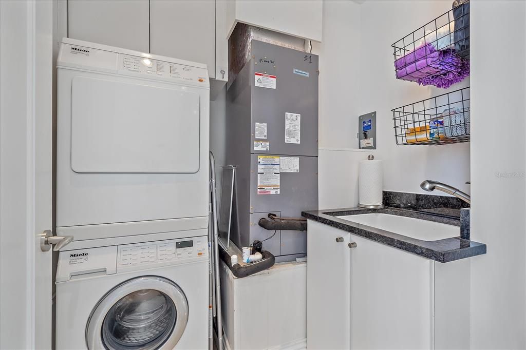 For Sale: $5,499,000 (6 beds, 5 baths, 7099 Square Feet)