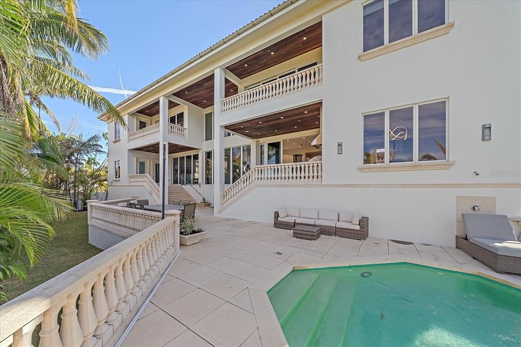 For Sale: $5,499,000 (6 beds, 5 baths, 7099 Square Feet)