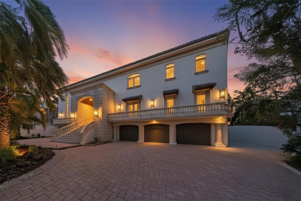 For Sale: $5,499,000 (6 beds, 5 baths, 7099 Square Feet)