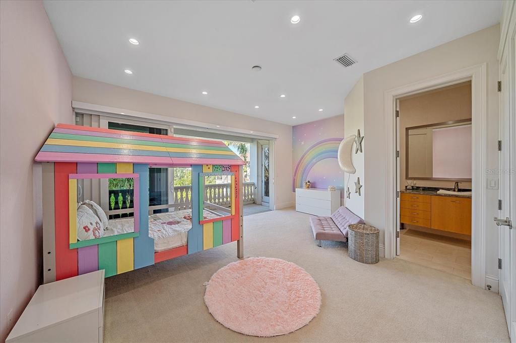 For Sale: $5,499,000 (6 beds, 5 baths, 7099 Square Feet)