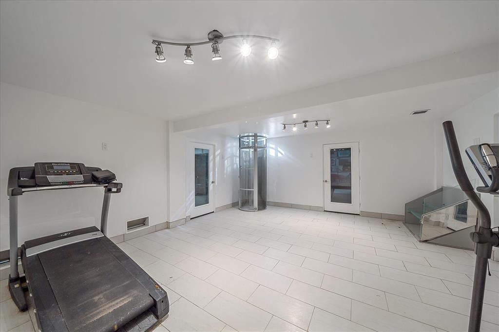 For Sale: $5,499,000 (6 beds, 5 baths, 7099 Square Feet)