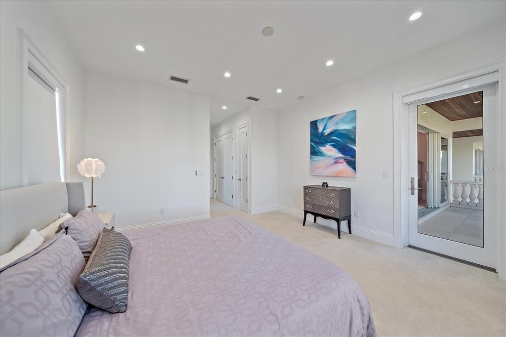 For Sale: $5,499,000 (6 beds, 5 baths, 7099 Square Feet)