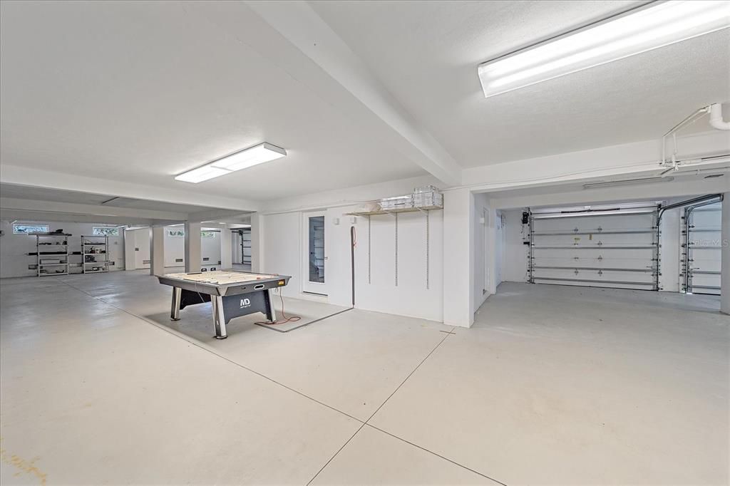 For Sale: $5,499,000 (6 beds, 5 baths, 7099 Square Feet)