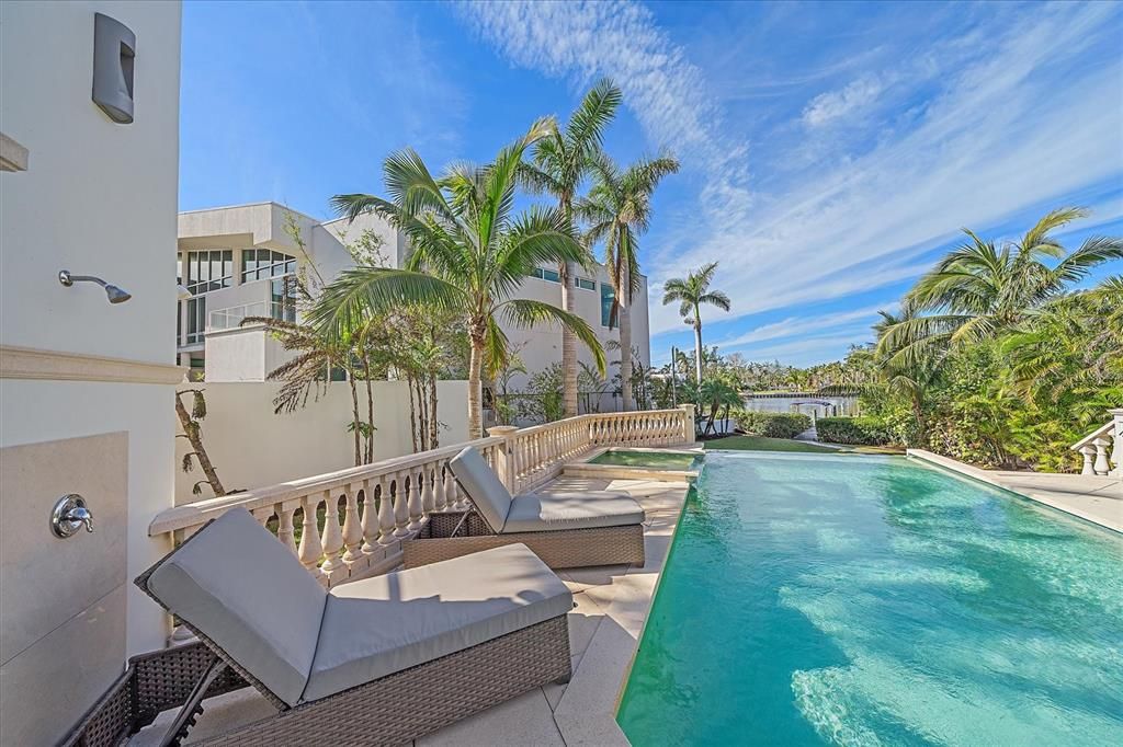 For Sale: $5,499,000 (6 beds, 5 baths, 7099 Square Feet)