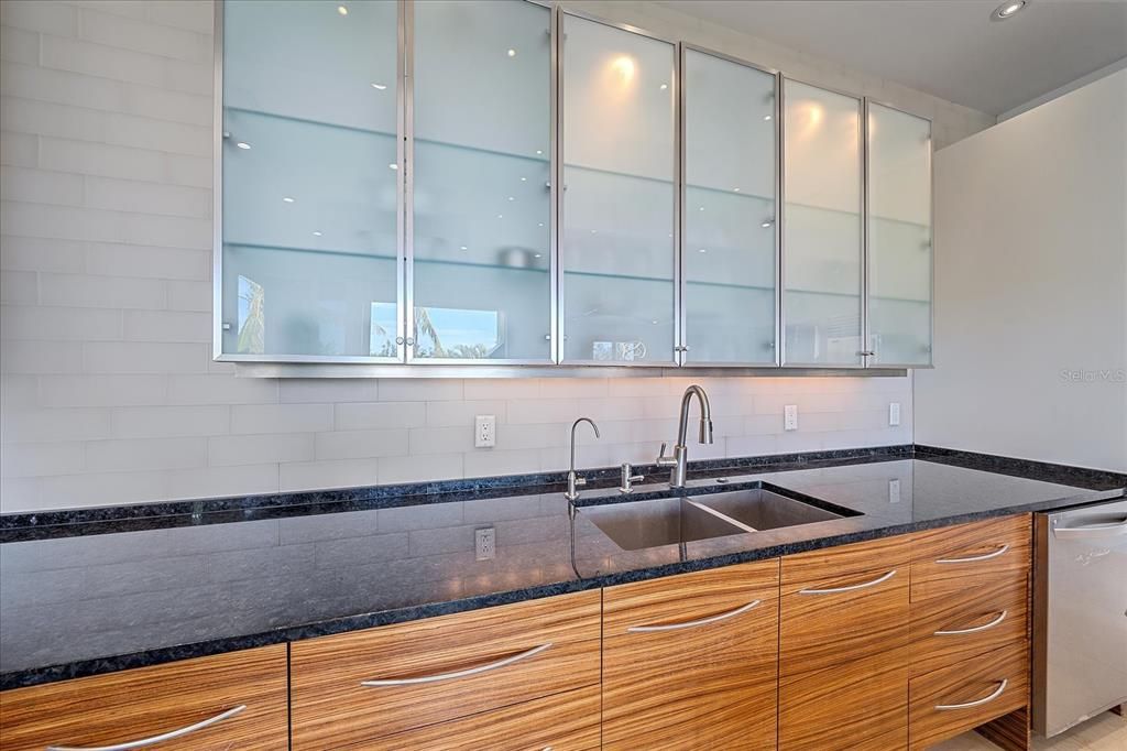 For Sale: $5,499,000 (6 beds, 5 baths, 7099 Square Feet)