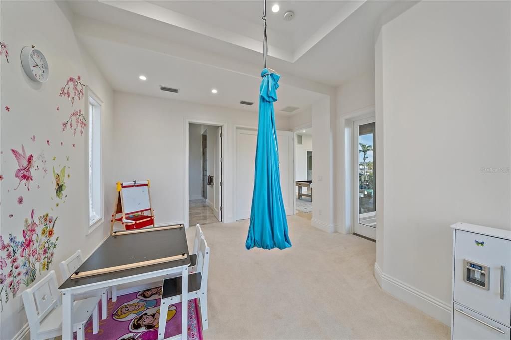 For Sale: $5,499,000 (6 beds, 5 baths, 7099 Square Feet)