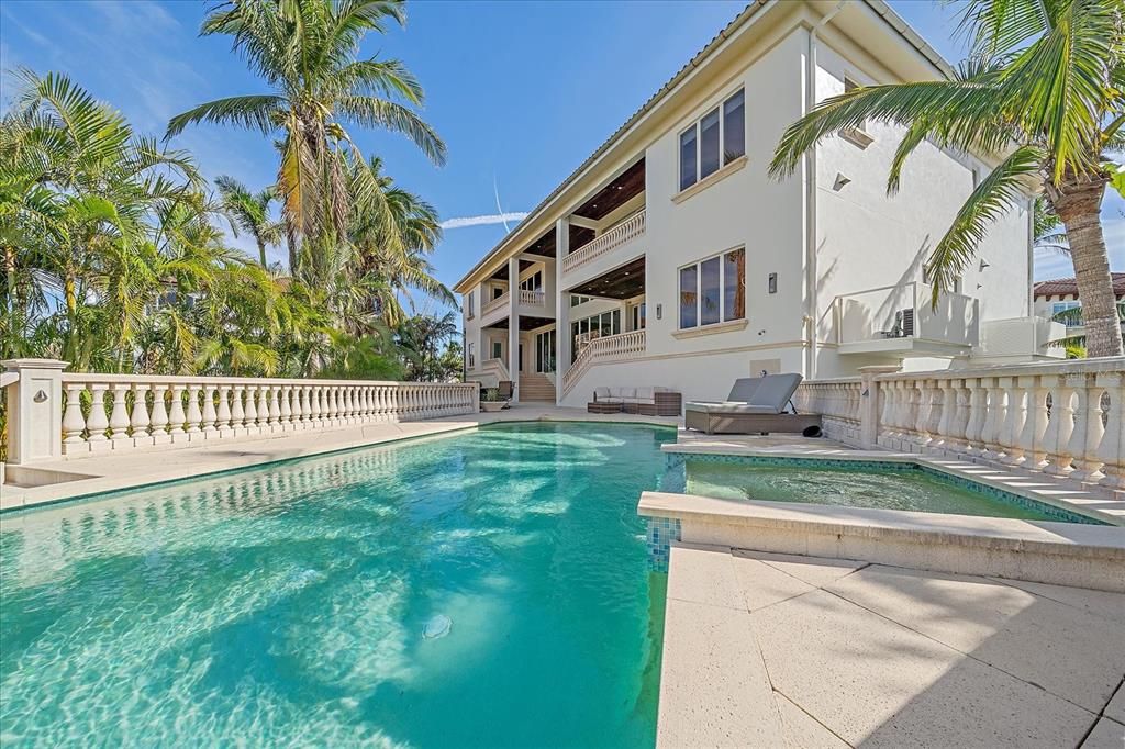 For Sale: $5,499,000 (6 beds, 5 baths, 7099 Square Feet)