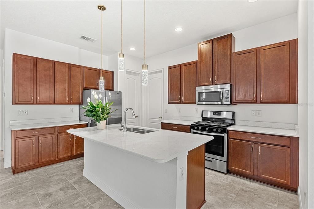 Activo con contrato: $289,900 (2 camas, 2 baños, 1346 Pies cuadrados)