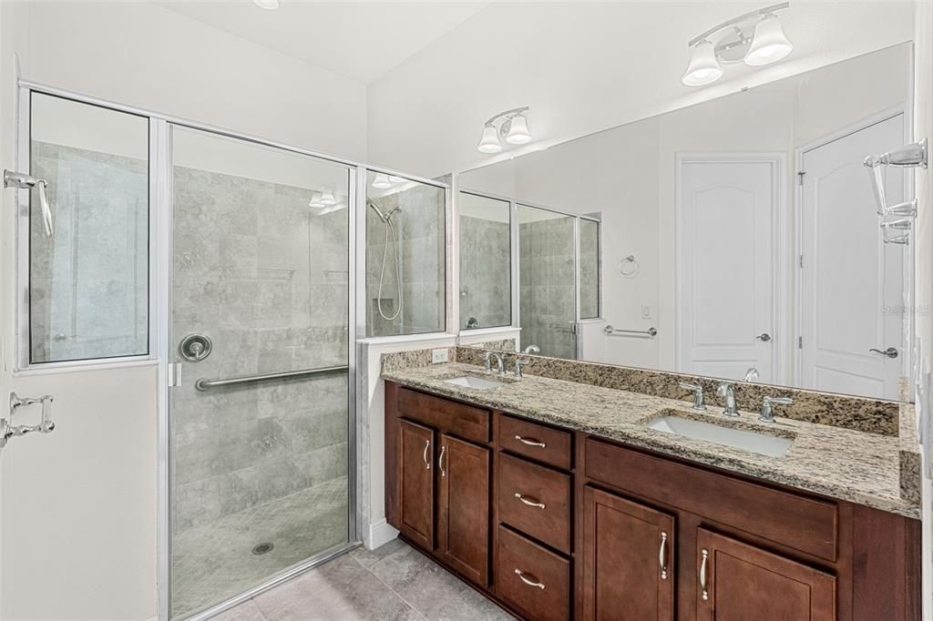 Activo con contrato: $289,900 (2 camas, 2 baños, 1346 Pies cuadrados)