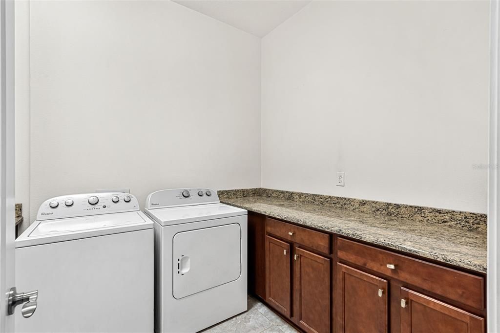 Activo con contrato: $289,900 (2 camas, 2 baños, 1346 Pies cuadrados)