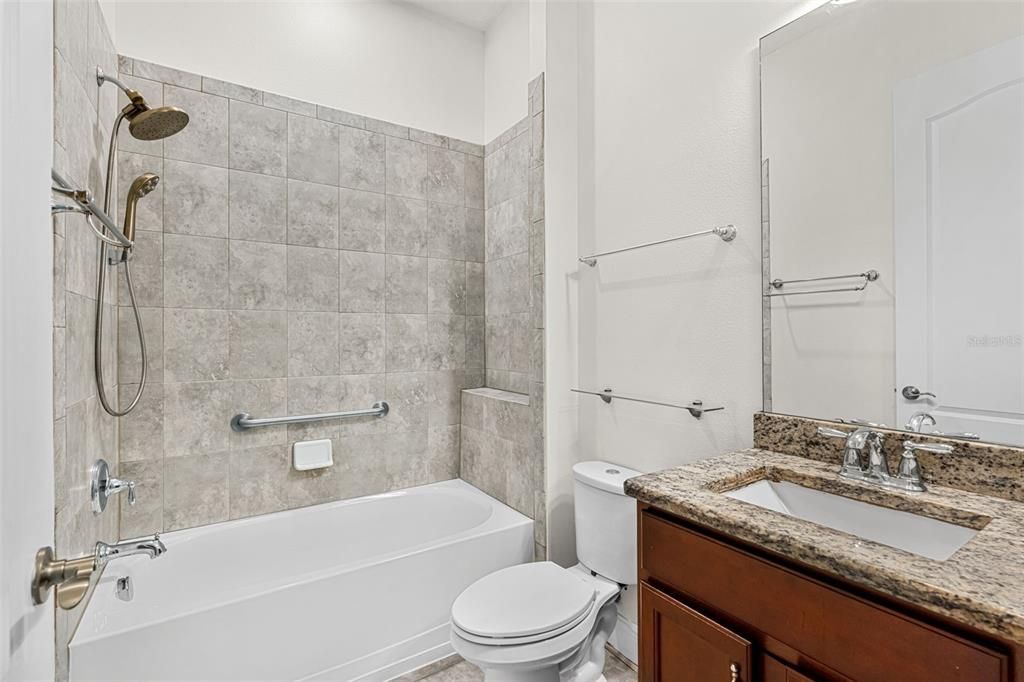 Activo con contrato: $289,900 (2 camas, 2 baños, 1346 Pies cuadrados)