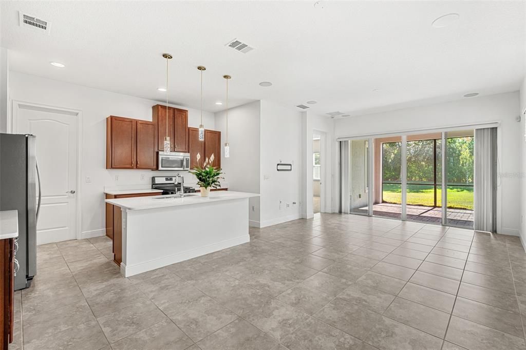 Activo con contrato: $289,900 (2 camas, 2 baños, 1346 Pies cuadrados)