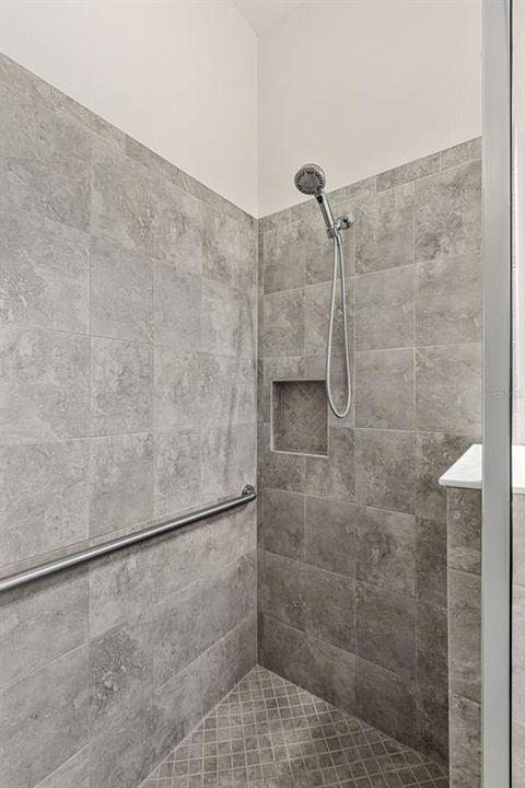 Activo con contrato: $289,900 (2 camas, 2 baños, 1346 Pies cuadrados)