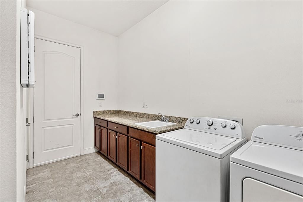 Activo con contrato: $289,900 (2 camas, 2 baños, 1346 Pies cuadrados)