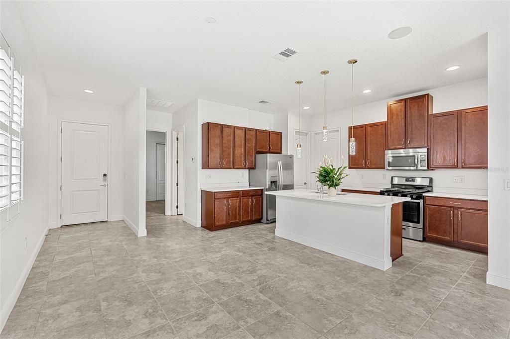 Activo con contrato: $289,900 (2 camas, 2 baños, 1346 Pies cuadrados)