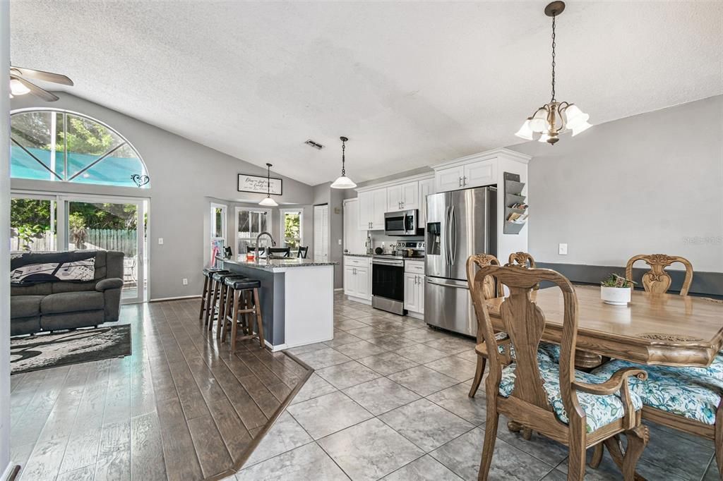 For Sale: $385,000 (3 beds, 2 baths, 1254 Square Feet)