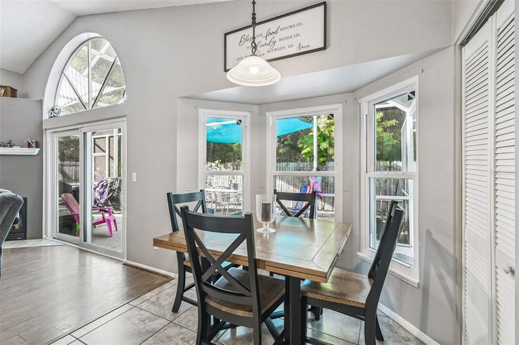 For Sale: $385,000 (3 beds, 2 baths, 1254 Square Feet)