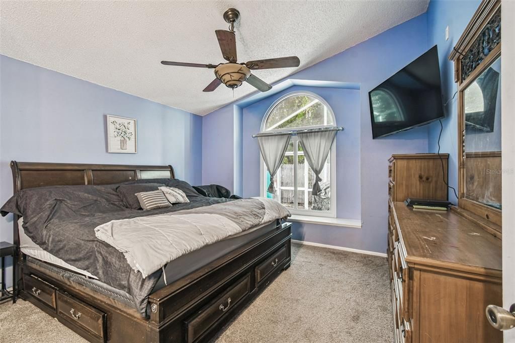 For Sale: $385,000 (3 beds, 2 baths, 1254 Square Feet)