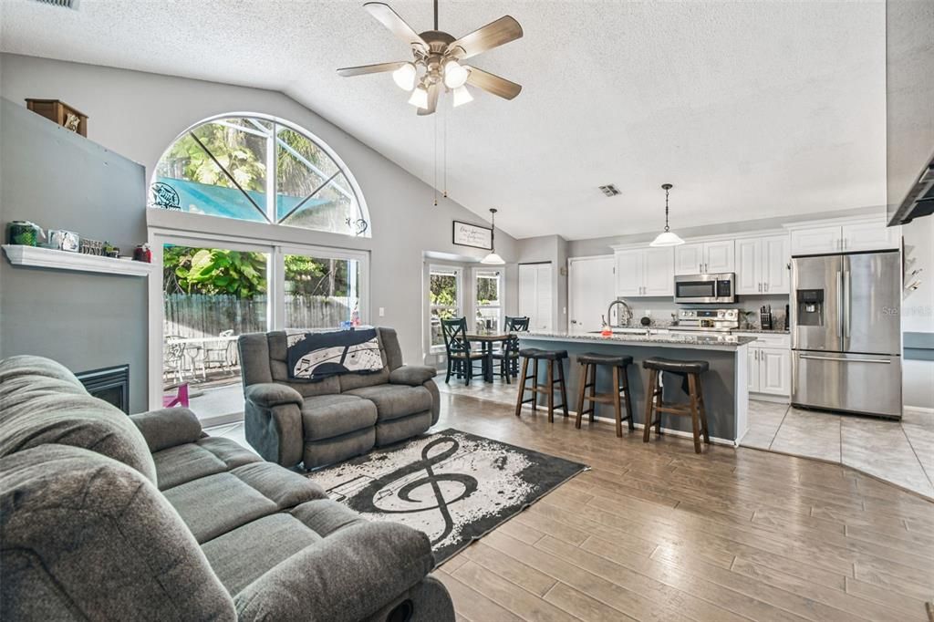 For Sale: $385,000 (3 beds, 2 baths, 1254 Square Feet)