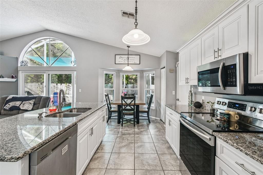 For Sale: $385,000 (3 beds, 2 baths, 1254 Square Feet)