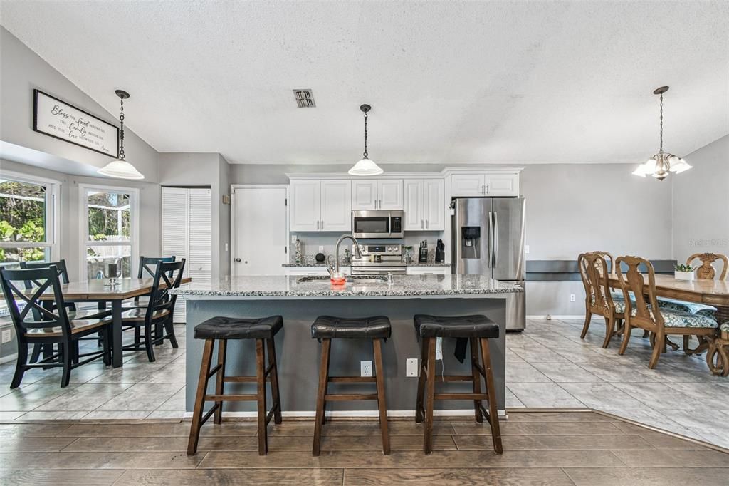 For Sale: $385,000 (3 beds, 2 baths, 1254 Square Feet)