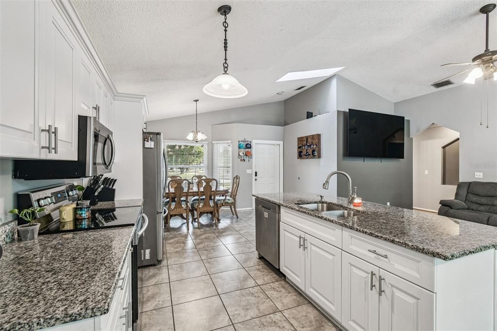 For Sale: $385,000 (3 beds, 2 baths, 1254 Square Feet)