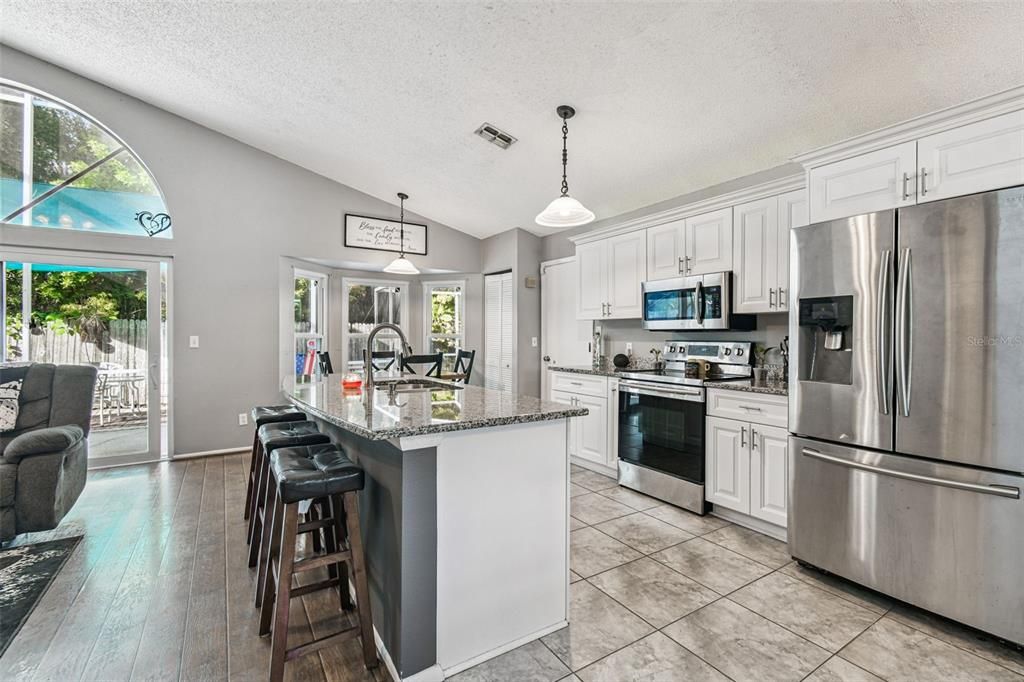 For Sale: $385,000 (3 beds, 2 baths, 1254 Square Feet)