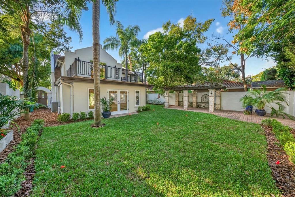 For Sale: $1,098,000 (3 beds, 3 baths, 2197 Square Feet)