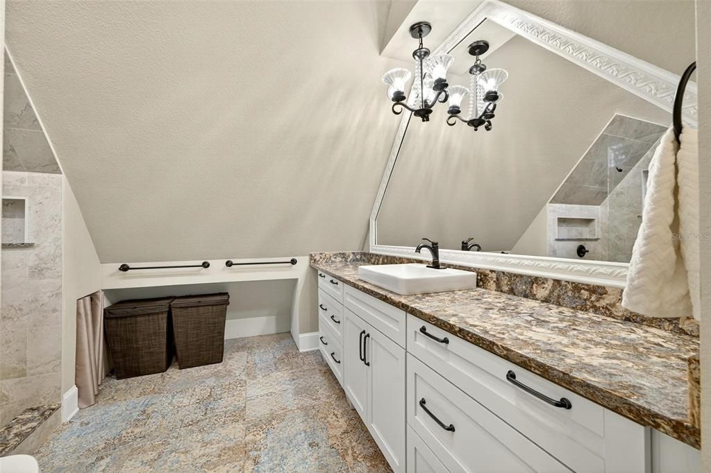 For Sale: $1,098,000 (3 beds, 3 baths, 2197 Square Feet)