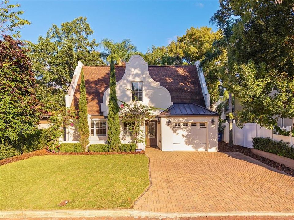 For Sale: $1,098,000 (3 beds, 3 baths, 2197 Square Feet)