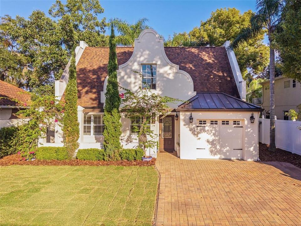 For Sale: $1,098,000 (3 beds, 3 baths, 2197 Square Feet)