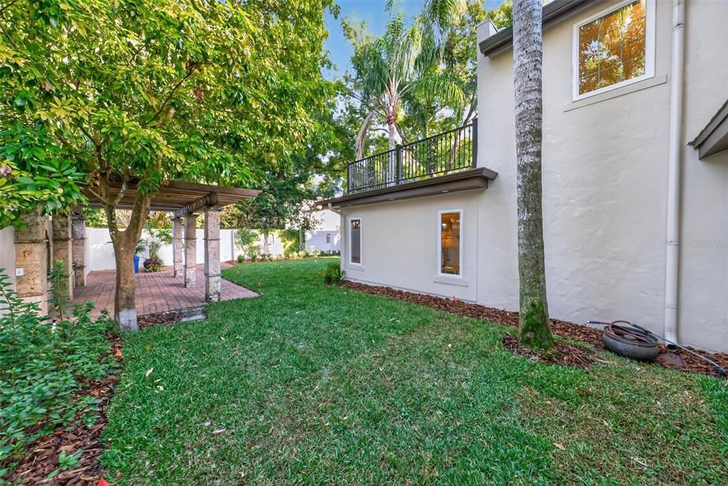 For Sale: $1,098,000 (3 beds, 3 baths, 2197 Square Feet)