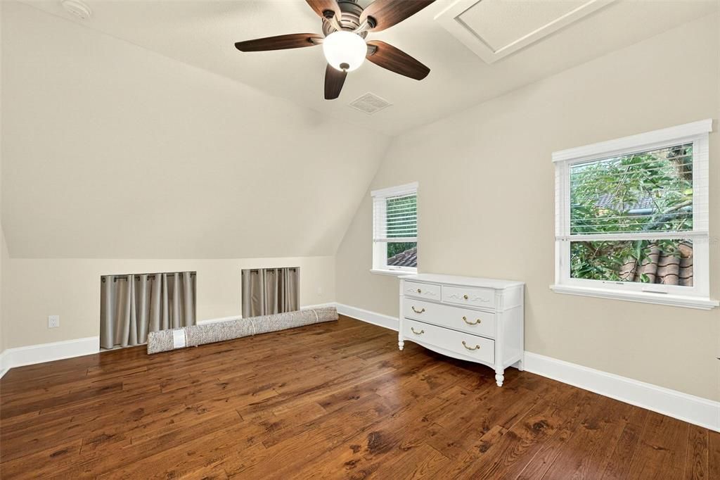 For Sale: $1,098,000 (3 beds, 3 baths, 2197 Square Feet)