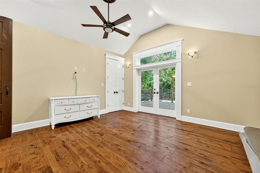 For Sale: $1,098,000 (3 beds, 3 baths, 2197 Square Feet)