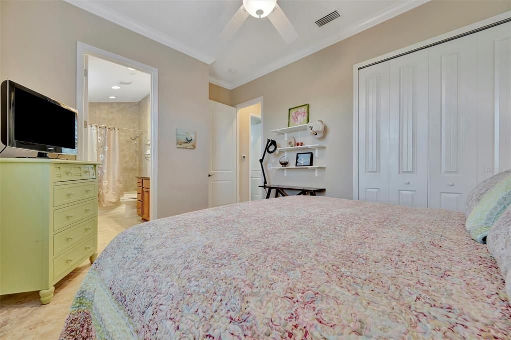 For Sale: $820,000 (3 beds, 3 baths, 1994 Square Feet)