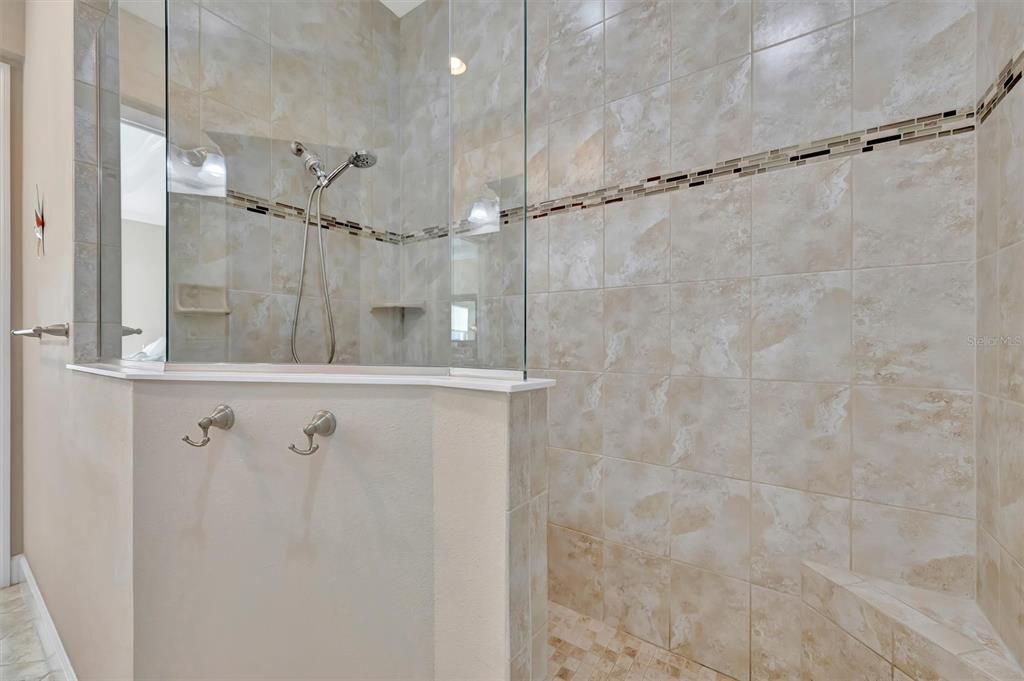 For Sale: $820,000 (3 beds, 3 baths, 1994 Square Feet)