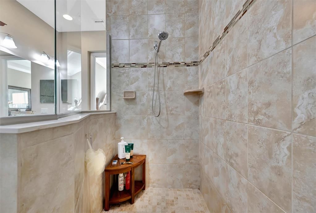 For Sale: $820,000 (3 beds, 3 baths, 1994 Square Feet)