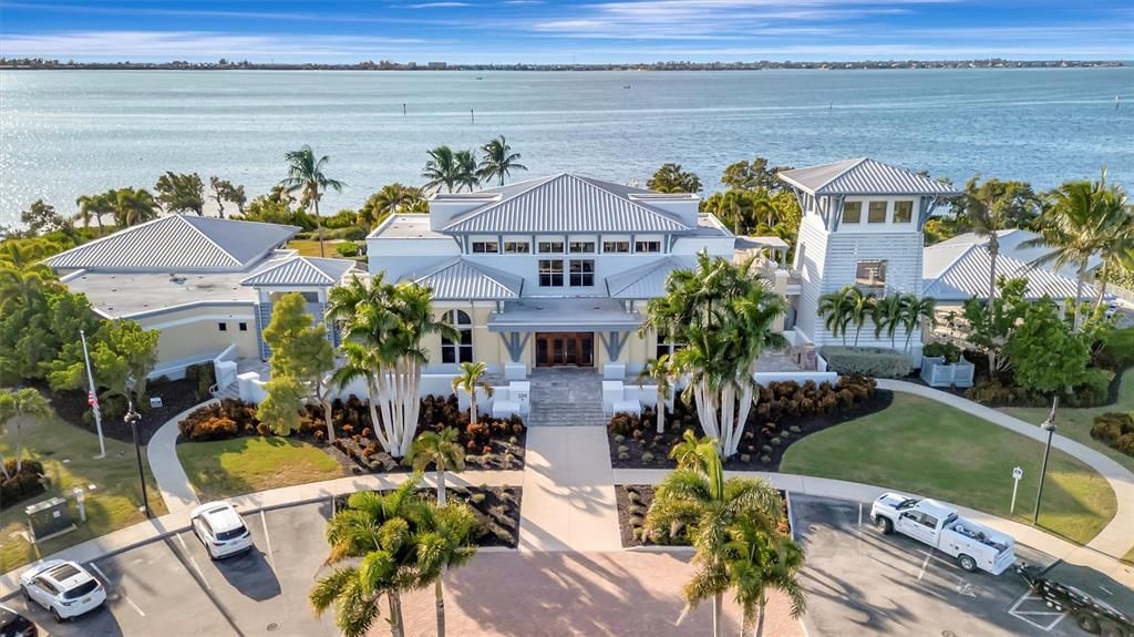 For Sale: $820,000 (3 beds, 3 baths, 1994 Square Feet)