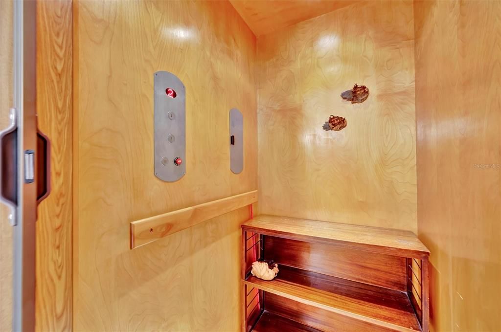 For Sale: $820,000 (3 beds, 3 baths, 1994 Square Feet)