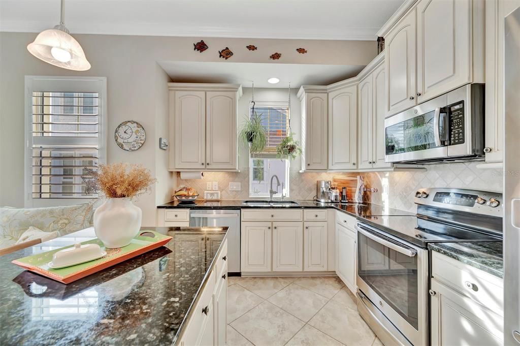 For Sale: $820,000 (3 beds, 3 baths, 1994 Square Feet)