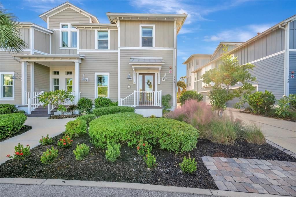 For Sale: $820,000 (3 beds, 3 baths, 1994 Square Feet)