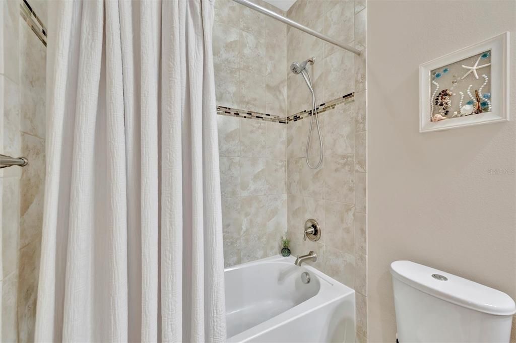 For Sale: $820,000 (3 beds, 3 baths, 1994 Square Feet)