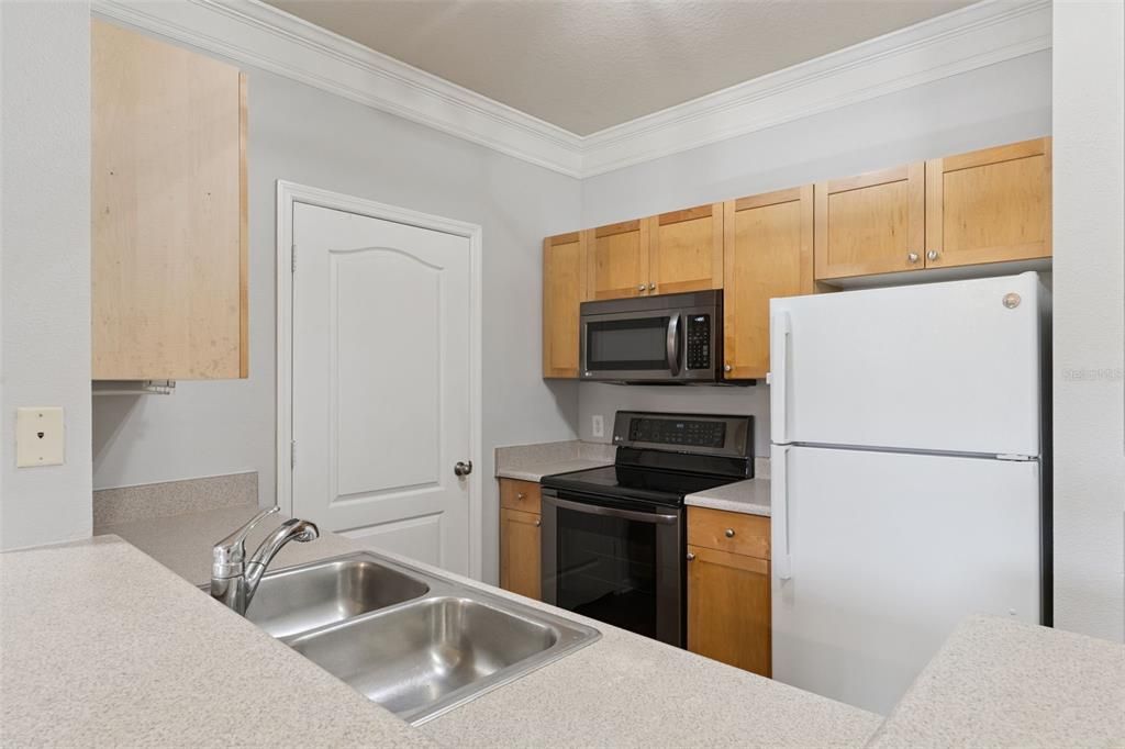 待售: $205,000 (1 贝兹, 1 浴室, 621 平方英尺)