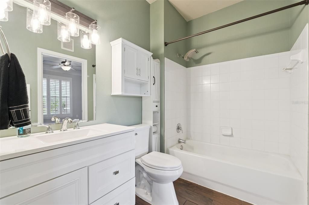 待售: $205,000 (1 贝兹, 1 浴室, 621 平方英尺)