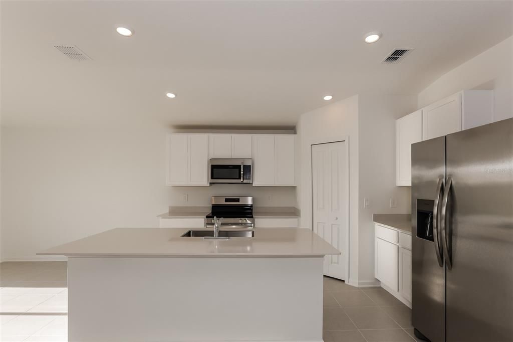 出租: $1,895 (4 贝兹, 2 浴室, 1824 平方英尺)