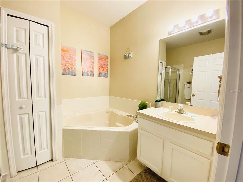 Active With Contract: $2,250 (4 beds, 3 baths, 1942 Square Feet)