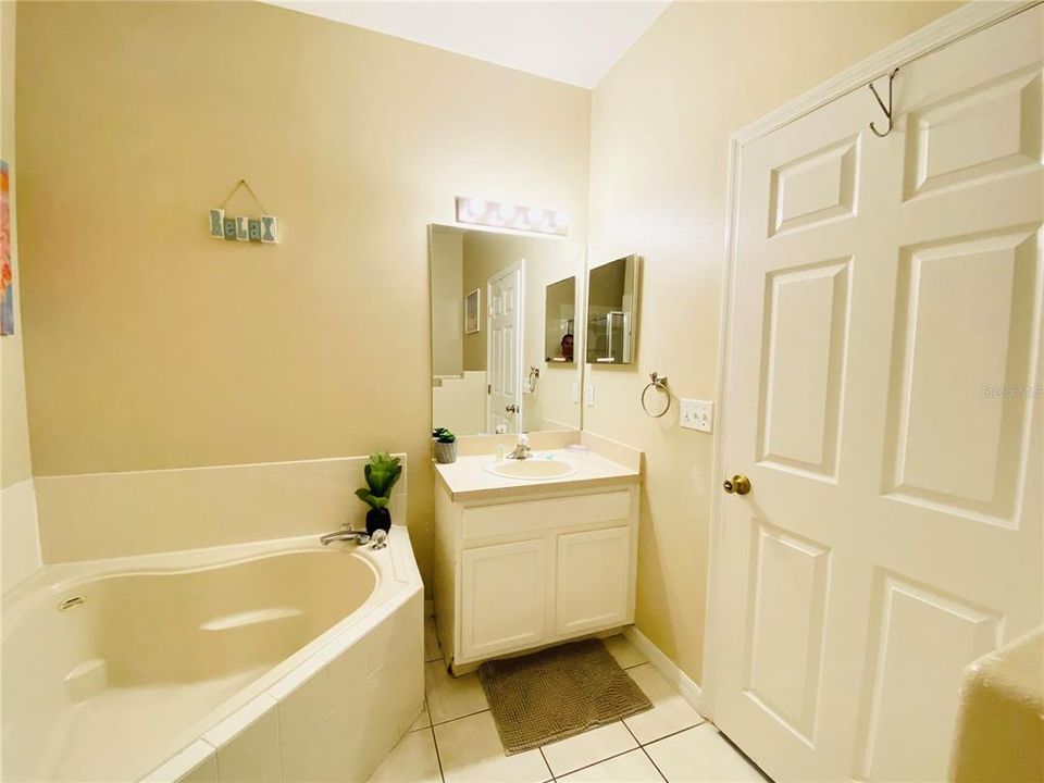 Active With Contract: $2,250 (4 beds, 3 baths, 1942 Square Feet)