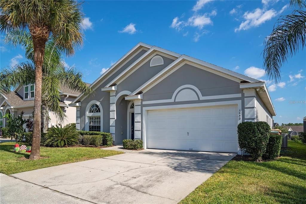 Active With Contract: $2,250 (4 beds, 3 baths, 1942 Square Feet)