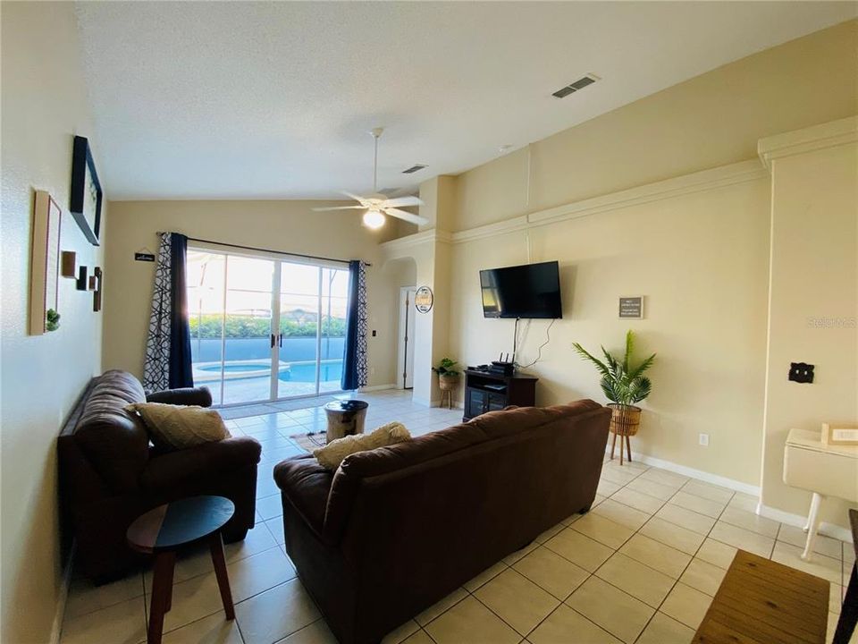 Active With Contract: $2,250 (4 beds, 3 baths, 1942 Square Feet)